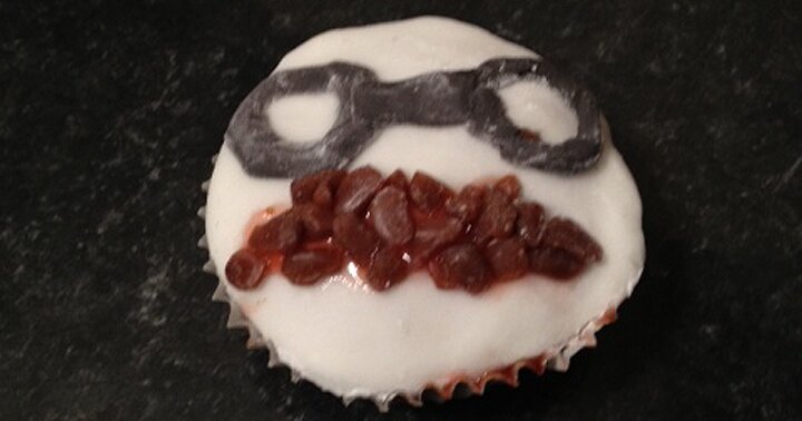 Commissioner Gordon cupcake