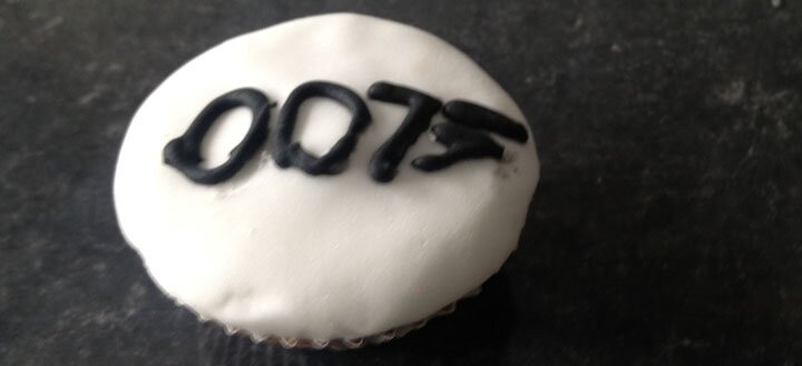 007 Logo Cake