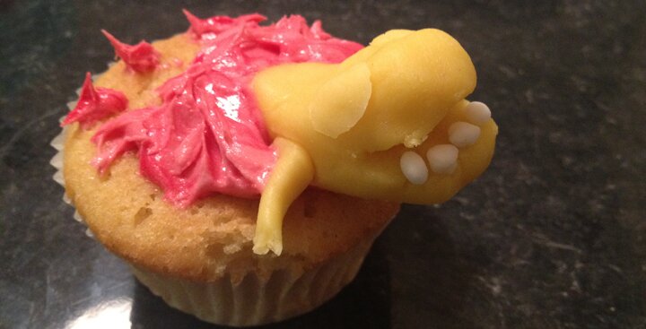 Alien Chestburster cupcake
