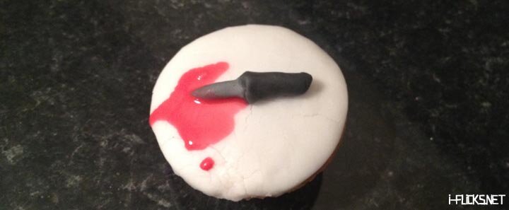 Hitchcock Cupcake - Knife
