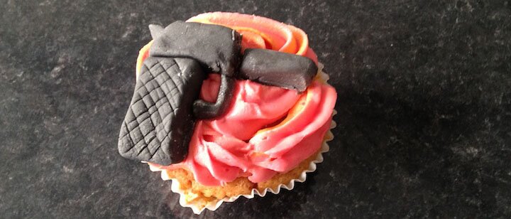 007 gun cupcake